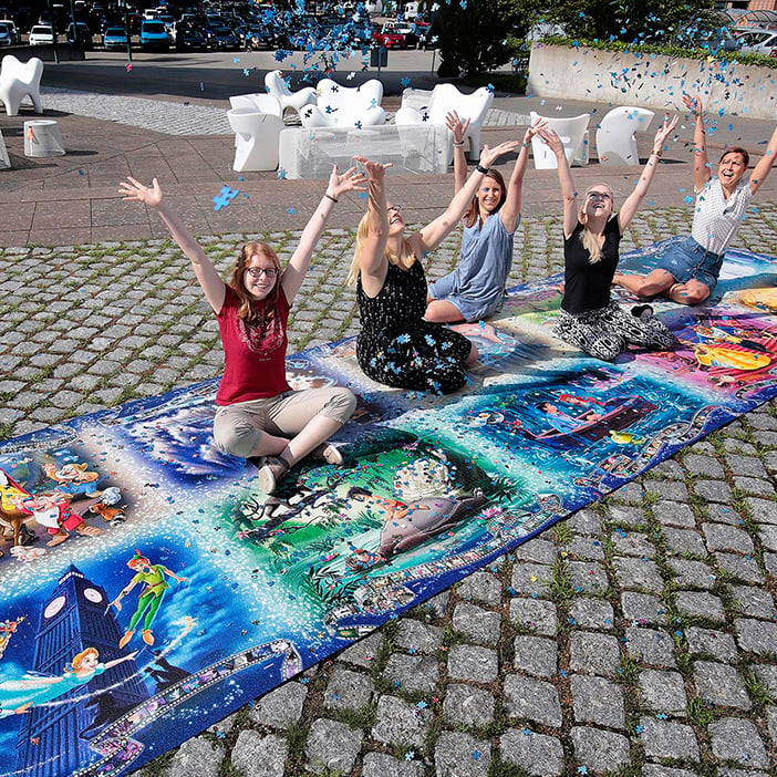 Ravenburger Giant Puzzle with the Puzzle Gang